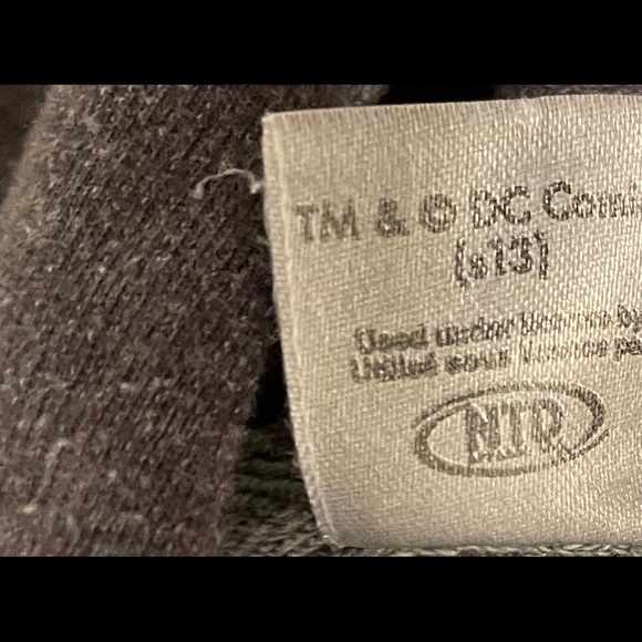 Woman’s medium graphic tank - Picture 5 of 5